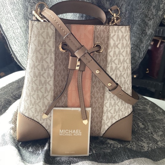 Michel Kors Signature Mercer Convertible Crossbody Bag - Picture 15 of 15